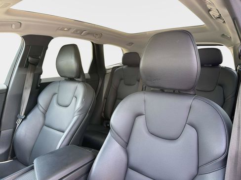 Certified 2025 Volvo XC60 B5 Core AWD/4WD image 19
