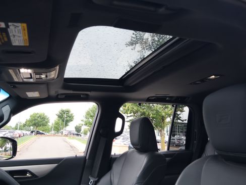 Used 2023 Lexus LX 600 F Sport w/ Accessory Package (Z1) AWD/4WD image 31