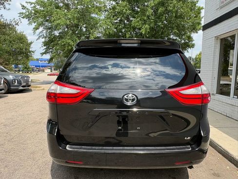 Used 2015 Toyota Sienna LE FWD image 9