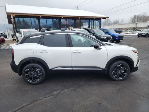 New 2026 Nissan Kicks SR image 9