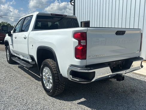 Used 2023 Chevrolet Silverado 2500 LT w/ Convenience Package AWD/4WD image 3