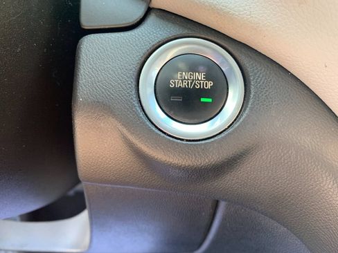 Used 2021 Chevrolet Equinox LT FWD image 26