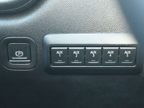 Used 2021 GMC Sierra 3500 SLT w/ SLT Convenience Package image 31