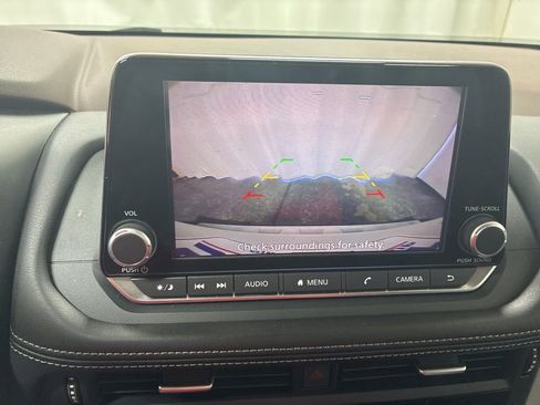 Used 2023 Nissan Rogue SV image 17