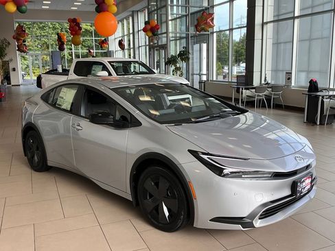 New 2025 Toyota Prius Plug-In Hybrid image 7