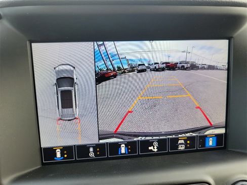 New 2024 GMC Terrain SLT w/ Infotainment Package II image 21