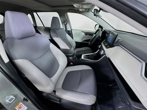 Used 2019 Toyota RAV4 XLE w/ Convenience Package FWD image 29