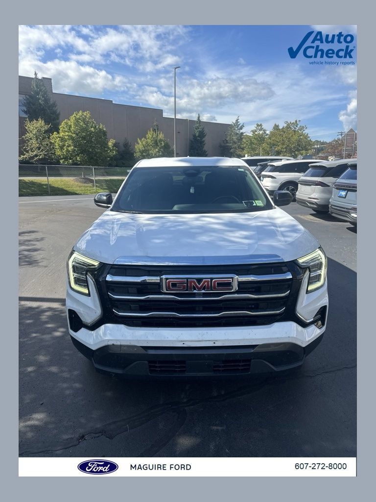 Used 2025 GMC Terrain Elevation AWD/4WD image 1