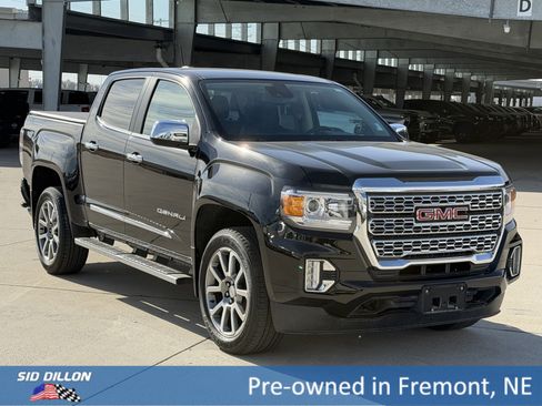 Used 2022 GMC Canyon Denali image 2