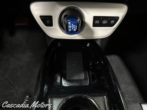 Used 2017 Toyota Prius Prime Premium FWD image 37