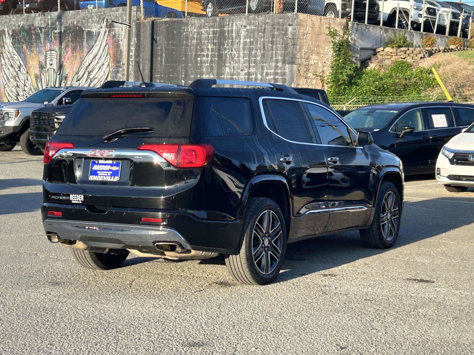 Used 2017 GMC Acadia Denali w/ Technology Package FWD image 7