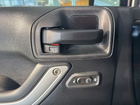 Used 2014 Jeep Wrangler Unlimited Rubicon w/ Max Tow Package image 17