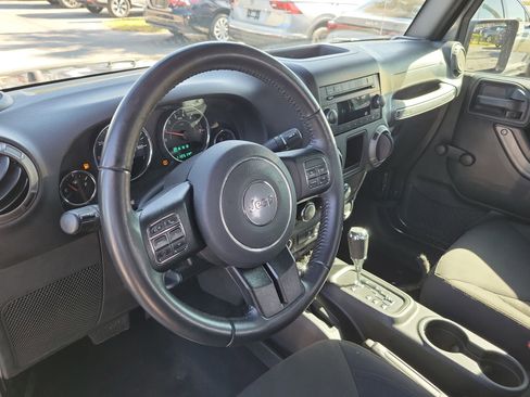 Used 2018 Jeep Wrangler Unlimited Sport w/ Connectivity Group AWD/4WD image 19