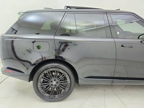 Used 2025 Land Rover Range Rover SE AWD/4WD image 12