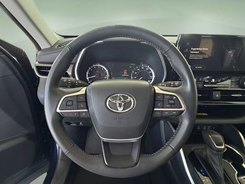 Used 2023 Toyota Highlander XLE image 36