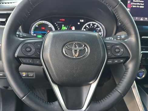Used 2021 Toyota Venza Limited image 17