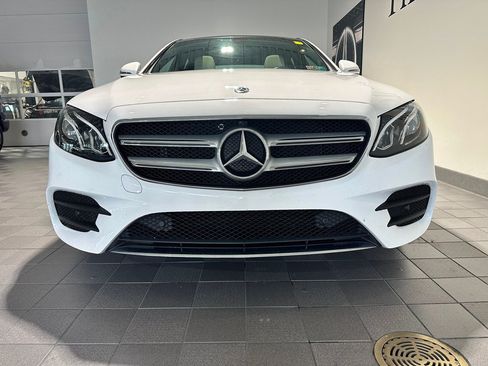 Used 2019 Mercedes-Benz E 300 4MATIC image 2
