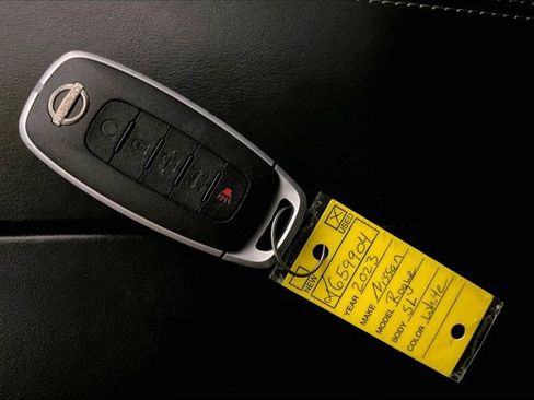 Used 2023 Nissan Rogue SL w/ SL Premium Package image 11