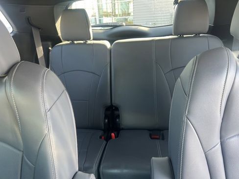 Used 2023 Buick Enclave Essence image 19