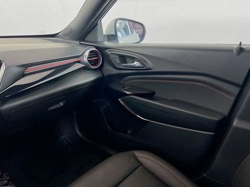 Used 2024 Chevrolet Trax RS w/ Sunroof Package image 21