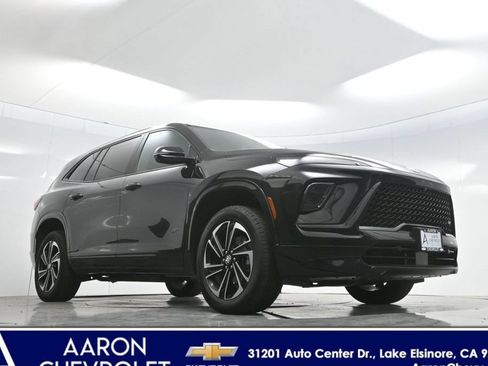 Used 2025 Buick Enclave Sport Touring FWD image 2