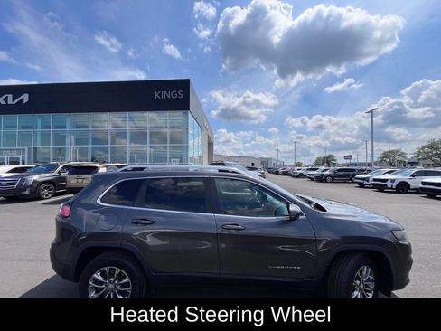 Used 2019 Jeep Cherokee Latitude Plus w/ Cold Weather Group AWD/4WD image 2