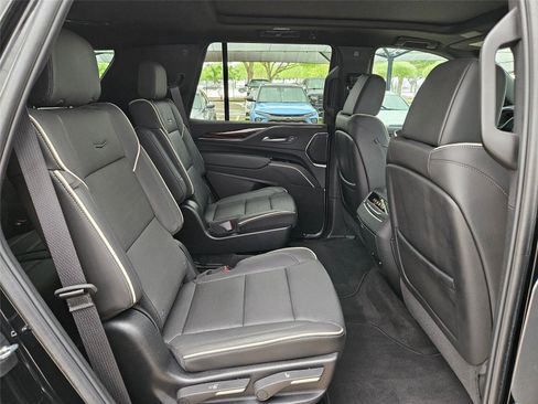Used 2024 Cadillac Escalade Premium Luxury RWD image 28