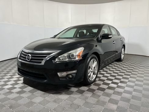 Used 2013 Nissan Altima 2.5 SL w/ Technology Pkg FWD image 4