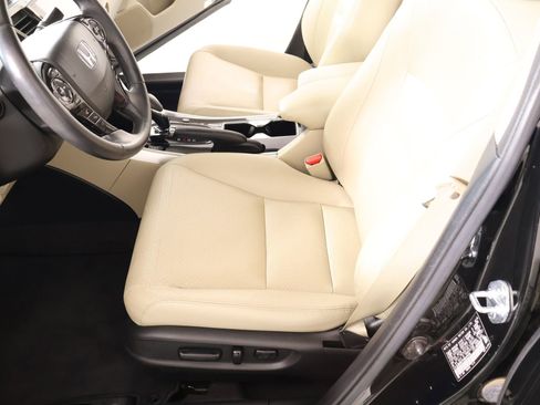 Used 2017 Honda Accord Touring image 12