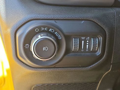 Used 2018 Jeep Wrangler Unlimited Rubicon AWD/4WD image 16