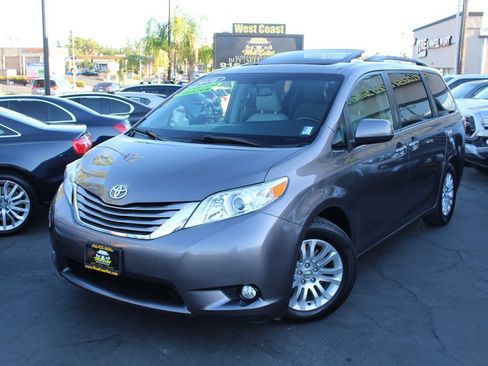 Used 2016 Toyota Sienna XLE FWD image 38