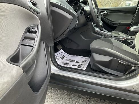 Used 2014 Ford Focus SE FWD image 21
