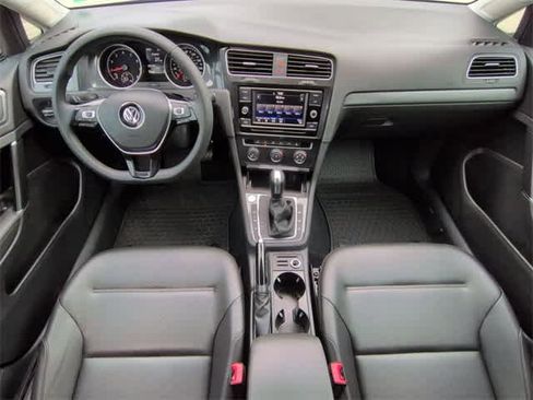 Used 2021 Volkswagen Golf 4-Door image 16