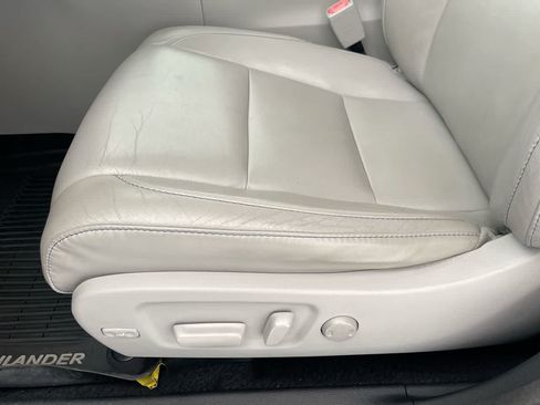 Used 2018 Toyota Highlander XLE AWD/4WD image 12