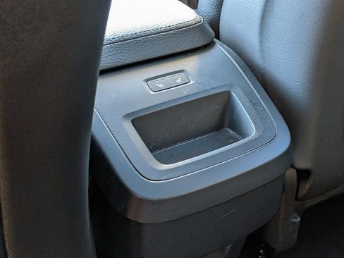 Used 2019 Volvo XC60 T5 Momentum w/ Premium Package image 24