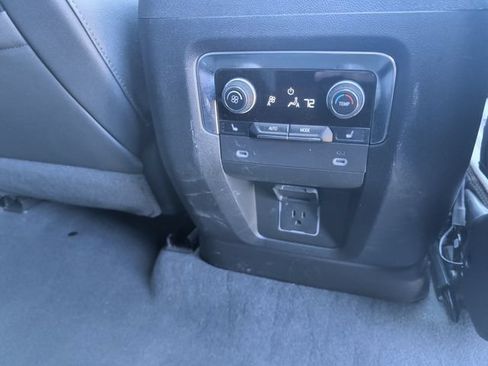 Used 2024 Chevrolet Suburban High Country AWD/4WD image 29