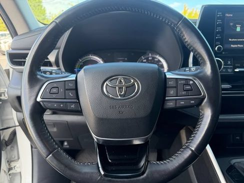 Used 2020 Toyota Highlander LE AWD/4WD image 14