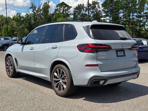 Used 2024 BMW X5 xDrive40i w/ M Sport Package AWD/4WD image 3