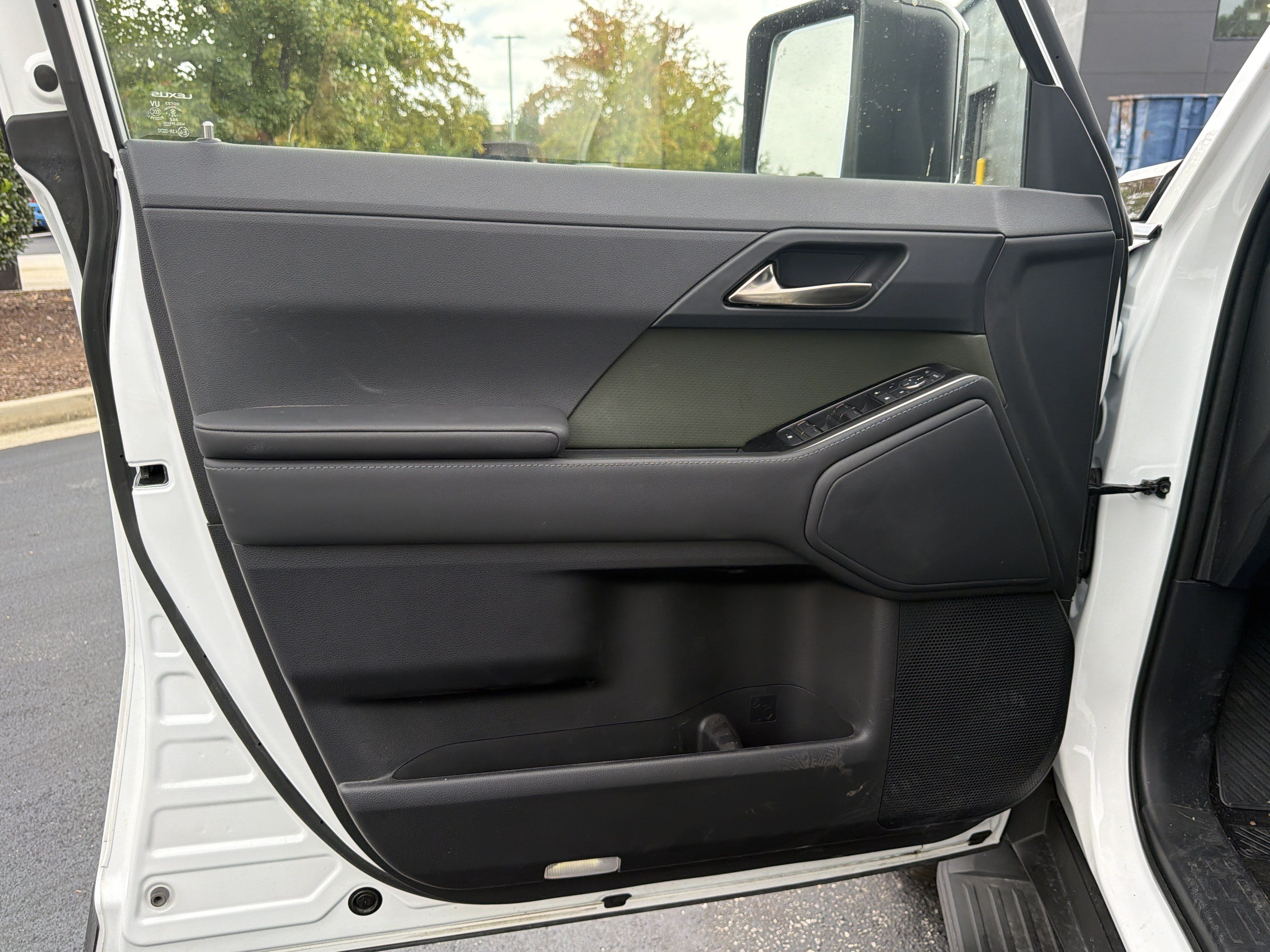 Used 2025 Lexus GX 550 AWD/4WD image 16