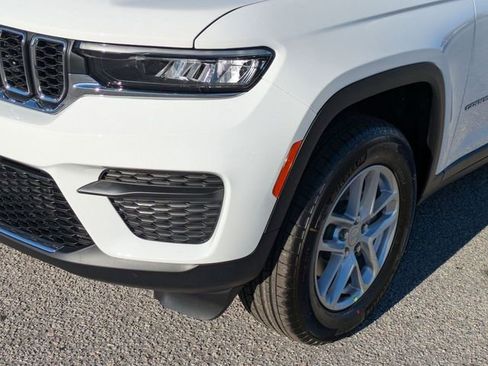 New 2025 Jeep Grand Cherokee Laredo image 12
