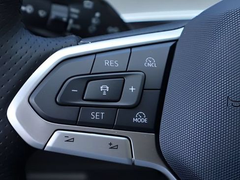 New 2026 Volkswagen Tiguan SE R-Line FWD image 20