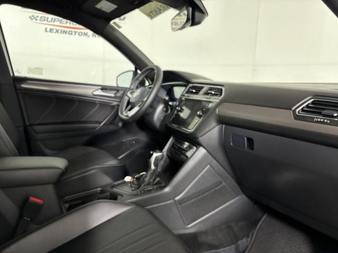 Used 2023 Volkswagen Tiguan SE R-Line FWD image 33