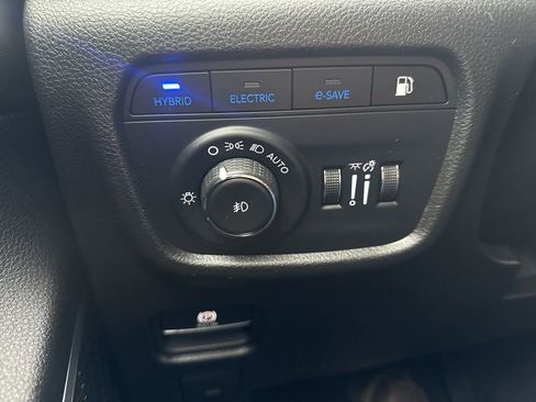 Used 2024 Jeep Grand Cherokee Trailhawk image 21