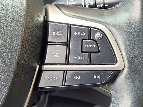 Used 2023 Toyota Highlander Platinum image 30