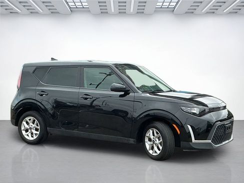 Used 2024 Kia Soul LX w/ Option Group 015 FWD image 3