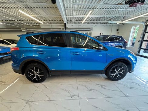 Used 2018 Toyota RAV4 SE AWD/4WD image 4