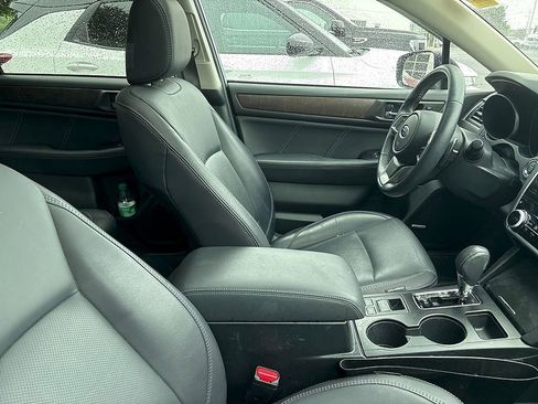 Used 2018 Subaru Outback 3.6R Limited AWD/4WD image 9