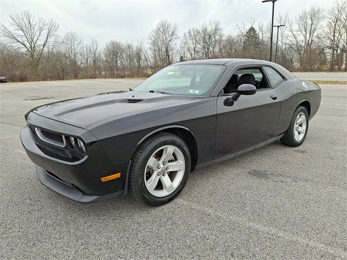 Used 2014 Dodge Challenger SXT image 5