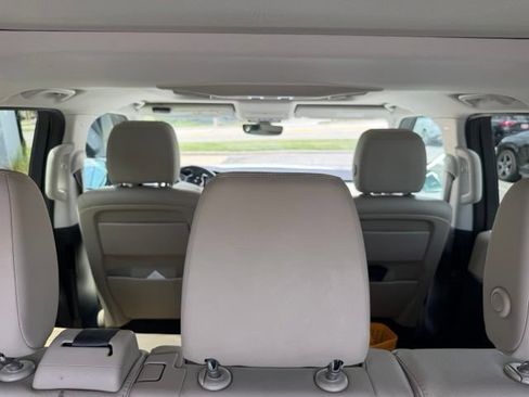 Used 2020 Land Rover Discovery Landmark AWD/4WD image 14
