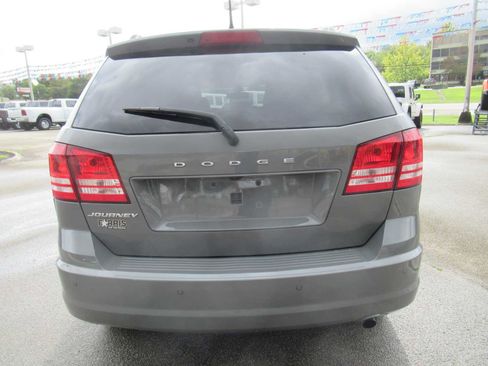 Used 2020 Dodge Journey SE w/ SE Popular Equipment Group image 4